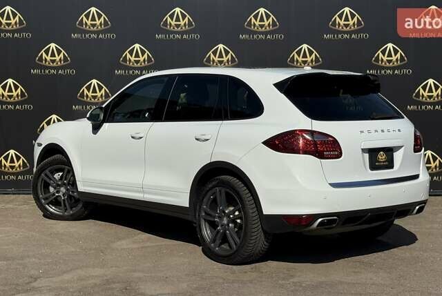 Белый Порше Каен, объемом двигателя 3 л и пробегом 238 тыс. км за 24500 $, фото 3 на Automoto.ua