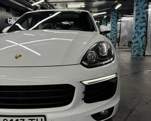 Белый Порше Каен, объемом двигателя 3.6 л и пробегом 130 тыс. км за 27500 $, фото 6 на Automoto.ua