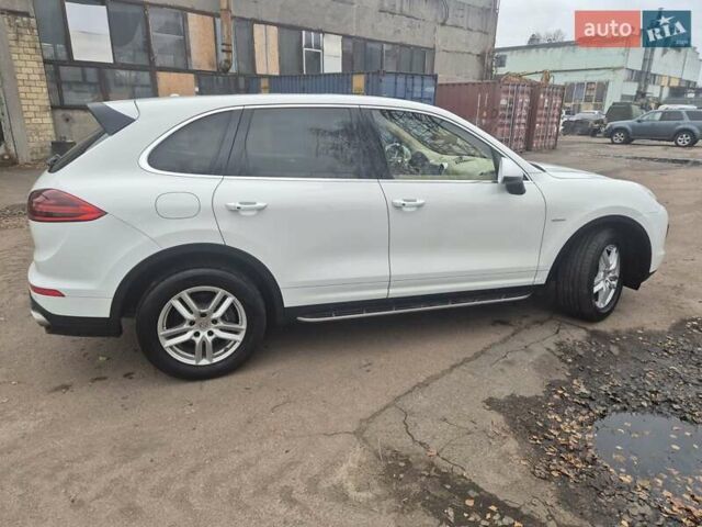 Белый Порше Каен, объемом двигателя 3 л и пробегом 155 тыс. км за 32000 $, фото 6 на Automoto.ua