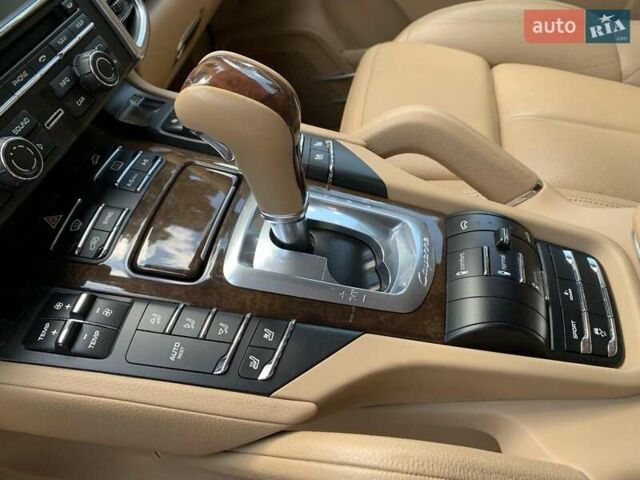 Білий Порше Cayenne, об'ємом двигуна 3 л та пробігом 120 тис. км за 23206 $, фото 8 на Automoto.ua