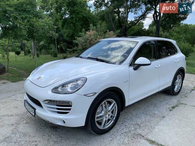 Білий Порше Cayenne, об'ємом двигуна 3 л та пробігом 120 тис. км за 23206 $, фото 3 на Automoto.ua