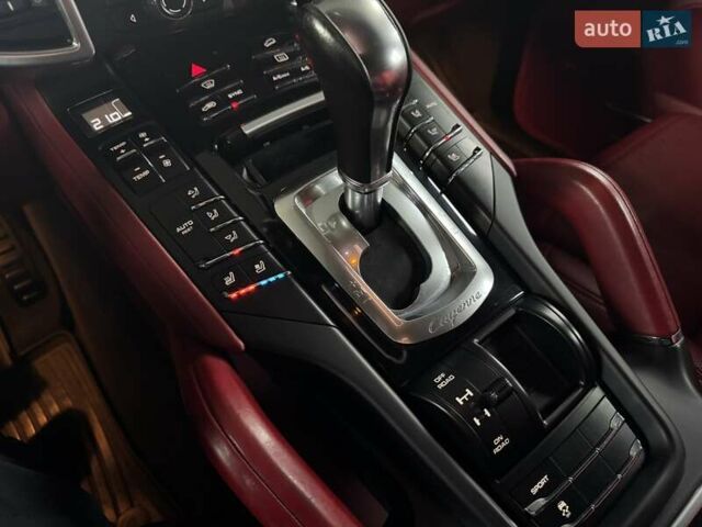 Білий Порше Cayenne, об'ємом двигуна 3 л та пробігом 193 тис. км за 26700 $, фото 100 на Automoto.ua