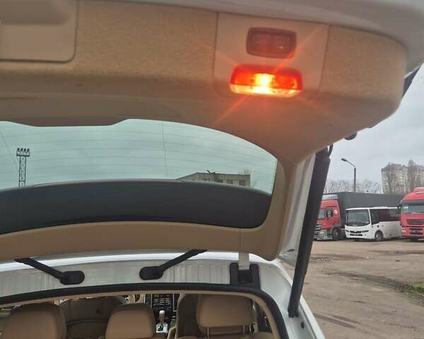 Белый Порше Каен, объемом двигателя 3 л и пробегом 155 тыс. км за 32000 $, фото 27 на Automoto.ua