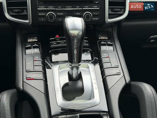 Белый Порше Каен, объемом двигателя 3 л и пробегом 195 тыс. км за 28700 $, фото 17 на Automoto.ua