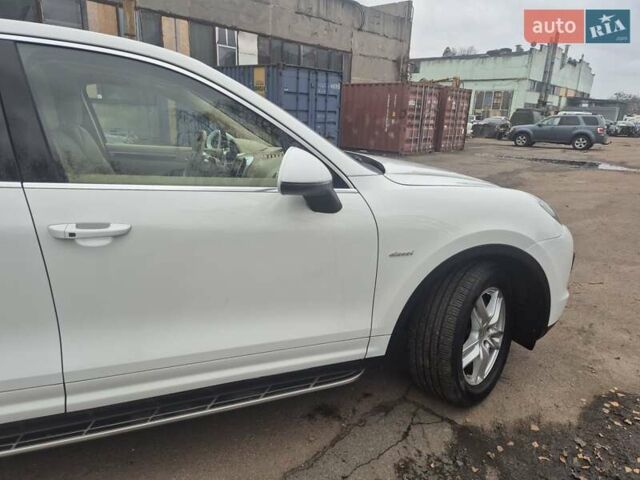 Белый Порше Каен, объемом двигателя 3 л и пробегом 155 тыс. км за 32000 $, фото 3 на Automoto.ua