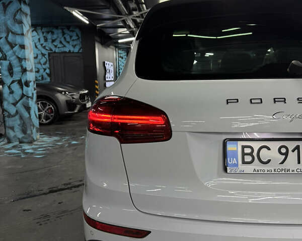 Белый Порше Каен, объемом двигателя 3.6 л и пробегом 130 тыс. км за 27500 $, фото 18 на Automoto.ua