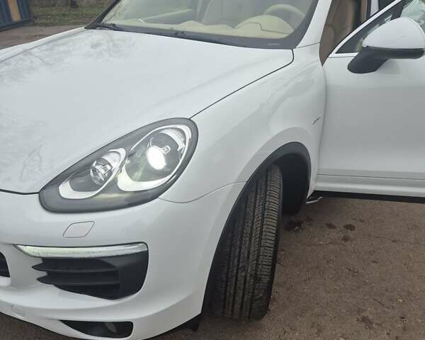 Белый Порше Каен, объемом двигателя 3 л и пробегом 155 тыс. км за 32000 $, фото 9 на Automoto.ua