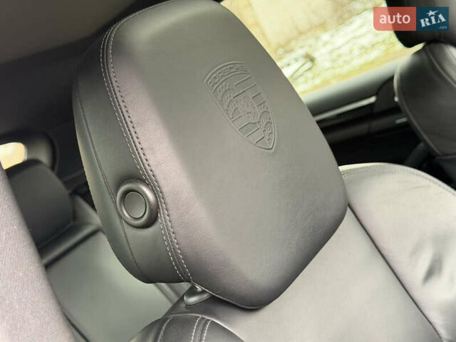 Белый Порше Каен, объемом двигателя 3 л и пробегом 195 тыс. км за 28700 $, фото 53 на Automoto.ua