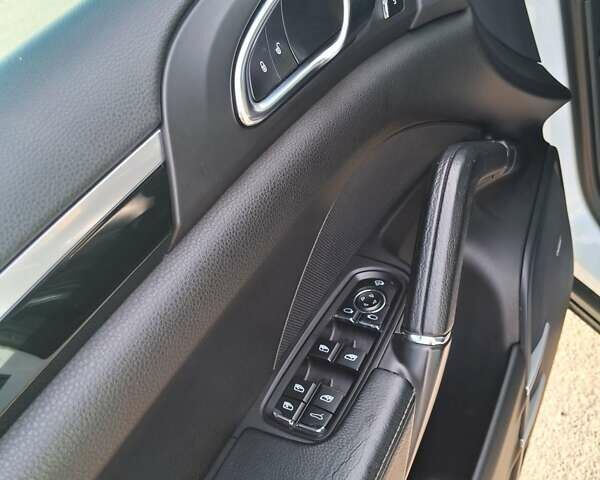 Белый Порше Каен, объемом двигателя 2.97 л и пробегом 194 тыс. км за 31700 $, фото 35 на Automoto.ua