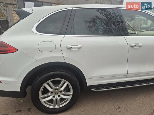 Белый Порше Каен, объемом двигателя 3 л и пробегом 155 тыс. км за 32000 $, фото 4 на Automoto.ua