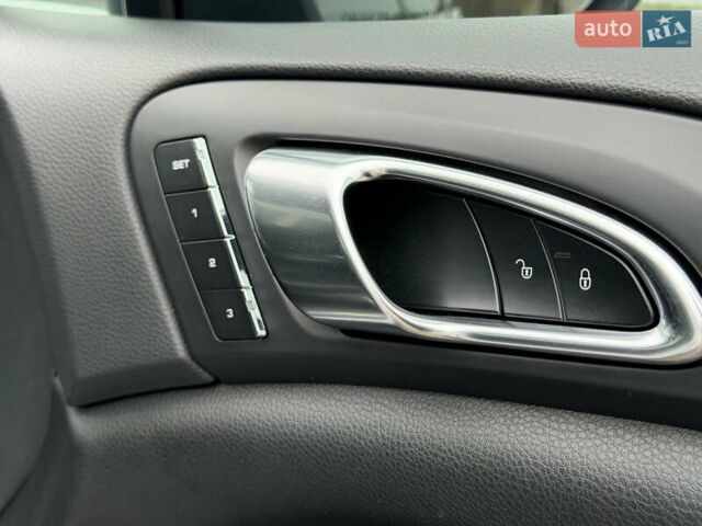 Белый Порше Каен, объемом двигателя 3 л и пробегом 195 тыс. км за 28700 $, фото 27 на Automoto.ua