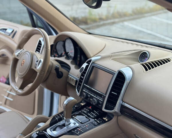 Белый Порше Каен, объемом двигателя 3.6 л и пробегом 190 тыс. км за 23500 $, фото 25 на Automoto.ua