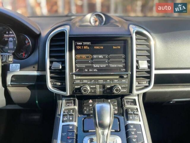 Белый Порше Каен, объемом двигателя 3 л и пробегом 150 тыс. км за 21999 $, фото 19 на Automoto.ua