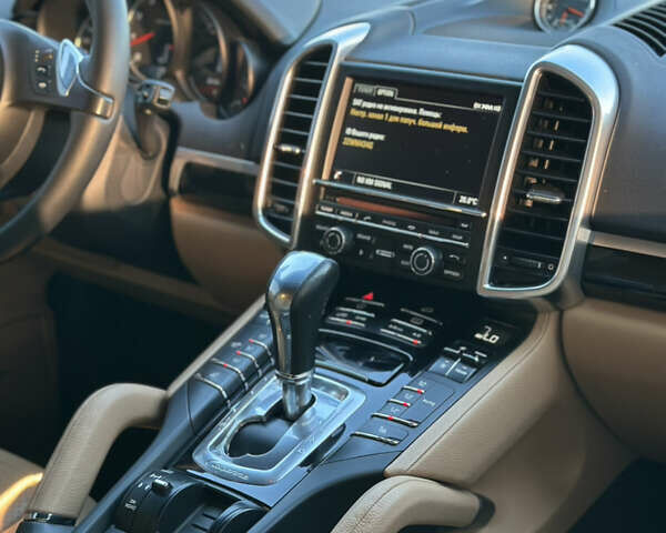 Белый Порше Каен, объемом двигателя 3.6 л и пробегом 176 тыс. км за 22500 $, фото 32 на Automoto.ua