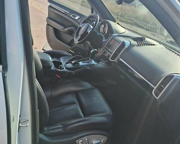 Белый Порше Каен, объемом двигателя 2.97 л и пробегом 194 тыс. км за 31700 $, фото 38 на Automoto.ua