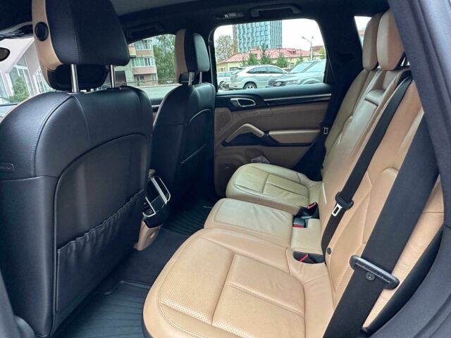 Білий Порше Cayenne, об'ємом двигуна 3 л та пробігом 190 тис. км за 29500 $, фото 5 на Automoto.ua