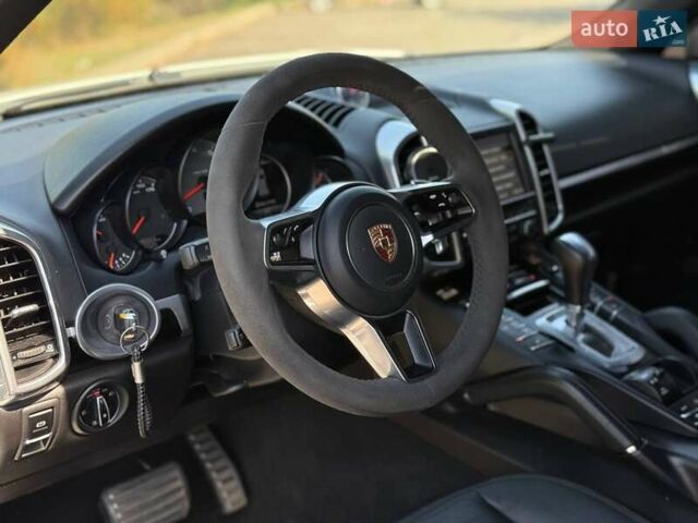 Білий Порше Cayenne, об'ємом двигуна 3.6 л та пробігом 126 тис. км за 31500 $, фото 27 на Automoto.ua