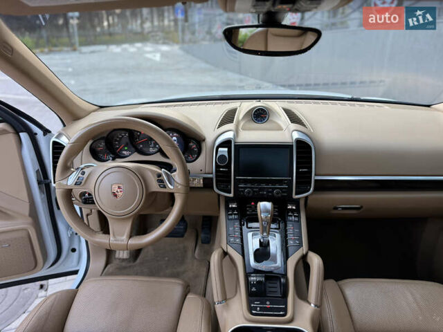 Белый Порше Каен, объемом двигателя 3.6 л и пробегом 190 тыс. км за 23500 $, фото 15 на Automoto.ua