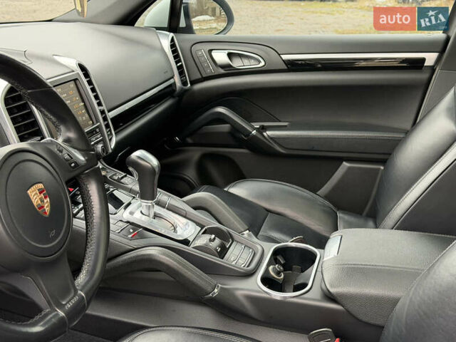 Белый Порше Каен, объемом двигателя 3 л и пробегом 195 тыс. км за 28700 $, фото 30 на Automoto.ua