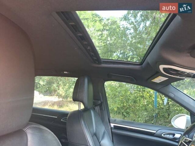 Белый Порше Каен, объемом двигателя 3.6 л и пробегом 150 тыс. км за 25500 $, фото 11 на Automoto.ua