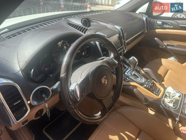 Білий Порше Cayenne, об'ємом двигуна 3 л та пробігом 199 тис. км за 27500 $, фото 25 на Automoto.ua