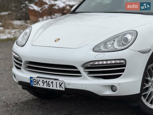 Белый Порше Каен, объемом двигателя 3 л и пробегом 195 тыс. км за 28700 $, фото 1 на Automoto.ua