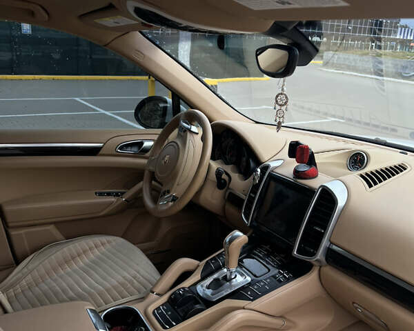 Білий Порше Cayenne, об'ємом двигуна 3.6 л та пробігом 96 тис. км за 22900 $, фото 6 на Automoto.ua