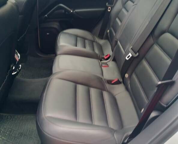 Белый Порше Каен, объемом двигателя 4.81 л и пробегом 62 тыс. км за 34500 $, фото 9 на Automoto.ua