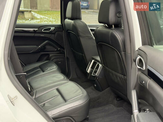 Белый Порше Каен, объемом двигателя 3 л и пробегом 195 тыс. км за 28700 $, фото 22 на Automoto.ua