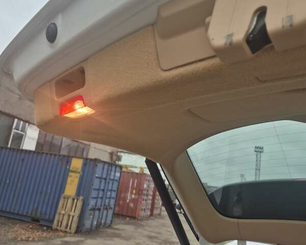 Белый Порше Каен, объемом двигателя 3 л и пробегом 155 тыс. км за 32000 $, фото 26 на Automoto.ua