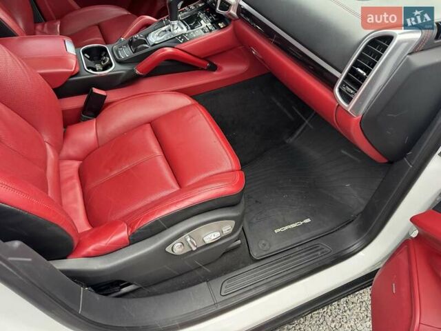 Білий Порше Cayenne, об'ємом двигуна 2.97 л та пробігом 233 тис. км за 24900 $, фото 27 на Automoto.ua