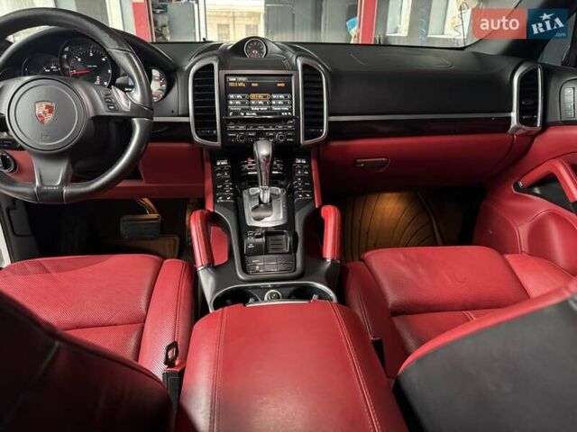 Білий Порше Cayenne, об'ємом двигуна 3 л та пробігом 193 тис. км за 26700 $, фото 64 на Automoto.ua