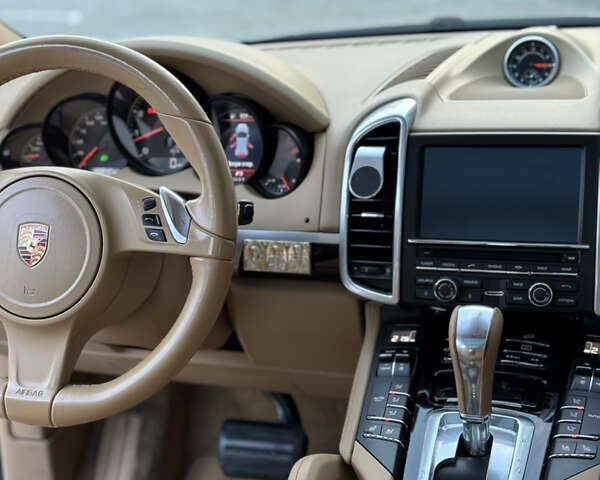 Белый Порше Каен, объемом двигателя 3.6 л и пробегом 190 тыс. км за 23500 $, фото 11 на Automoto.ua