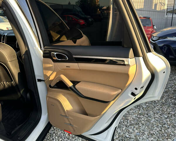 Белый Порше Каен, объемом двигателя 3.6 л и пробегом 176 тыс. км за 22500 $, фото 29 на Automoto.ua