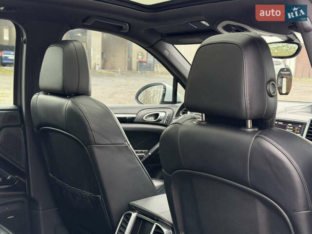 Белый Порше Каен, объемом двигателя 3 л и пробегом 195 тыс. км за 28700 $, фото 21 на Automoto.ua