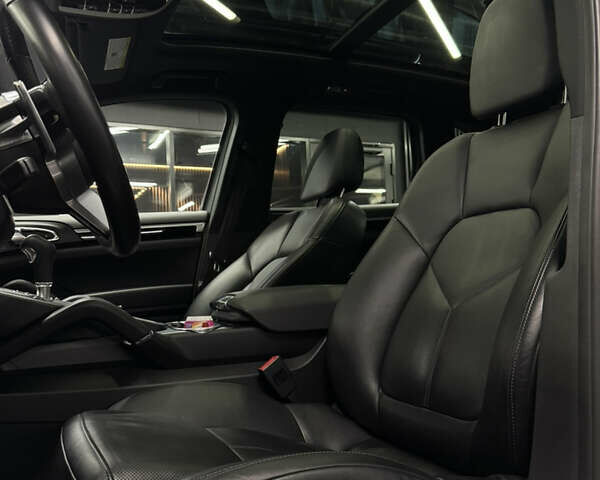 Белый Порше Каен, объемом двигателя 3.6 л и пробегом 130 тыс. км за 27500 $, фото 49 на Automoto.ua