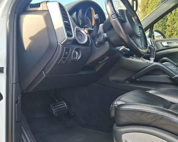 Белый Порше Каен, объемом двигателя 2.97 л и пробегом 194 тыс. км за 31700 $, фото 34 на Automoto.ua