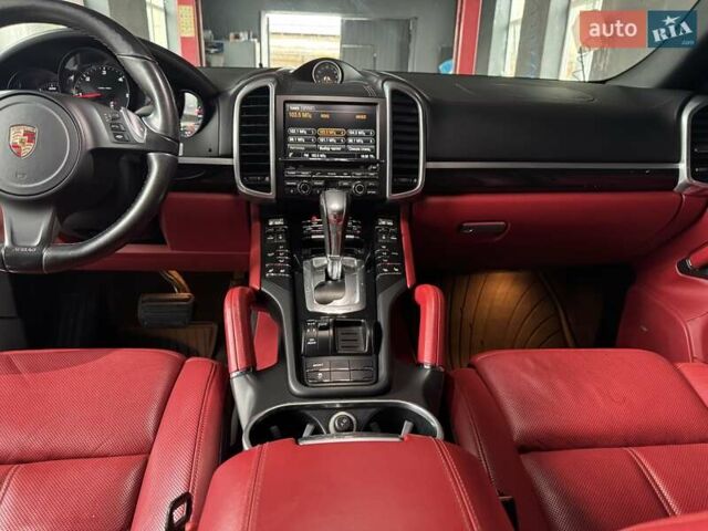 Білий Порше Cayenne, об'ємом двигуна 3 л та пробігом 193 тис. км за 26700 $, фото 63 на Automoto.ua
