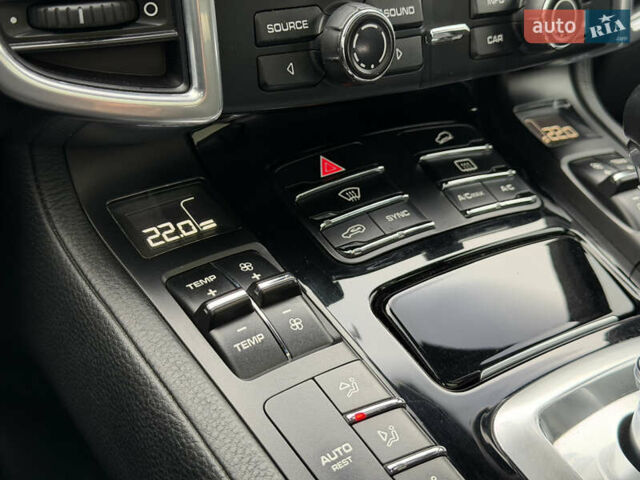 Белый Порше Каен, объемом двигателя 3 л и пробегом 195 тыс. км за 28700 $, фото 13 на Automoto.ua