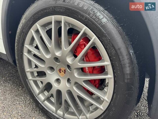 Білий Порше Cayenne, об'ємом двигуна 3 л та пробігом 193 тис. км за 26700 $, фото 1 на Automoto.ua