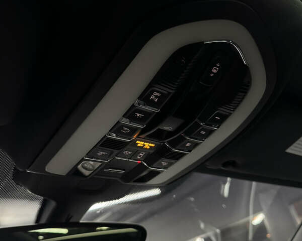 Белый Порше Каен, объемом двигателя 3.6 л и пробегом 130 тыс. км за 27500 $, фото 47 на Automoto.ua