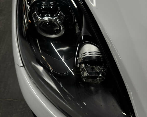 Белый Порше Каен, объемом двигателя 3.6 л и пробегом 130 тыс. км за 27500 $, фото 5 на Automoto.ua