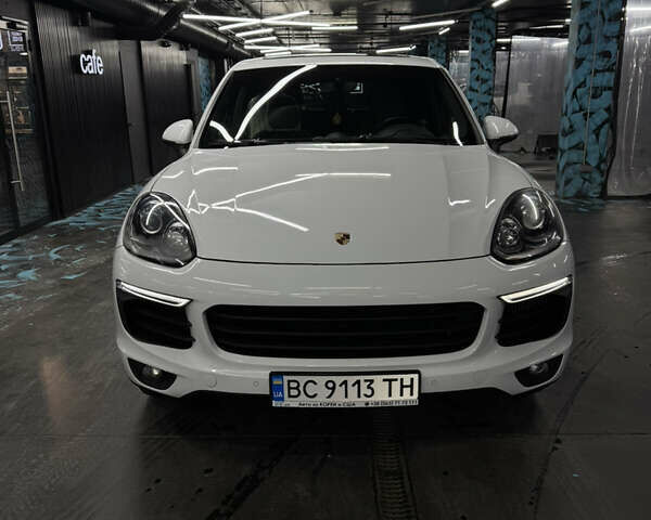 Белый Порше Каен, объемом двигателя 3.6 л и пробегом 130 тыс. км за 27500 $, фото 1 на Automoto.ua