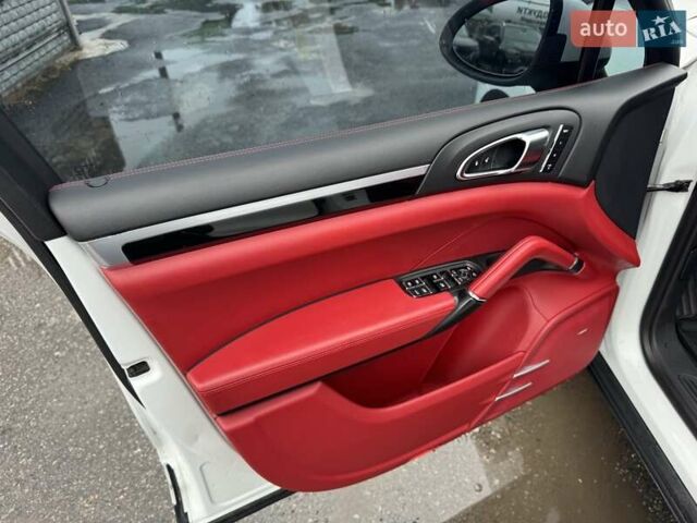 Білий Порше Cayenne, об'ємом двигуна 3 л та пробігом 193 тис. км за 26700 $, фото 60 на Automoto.ua