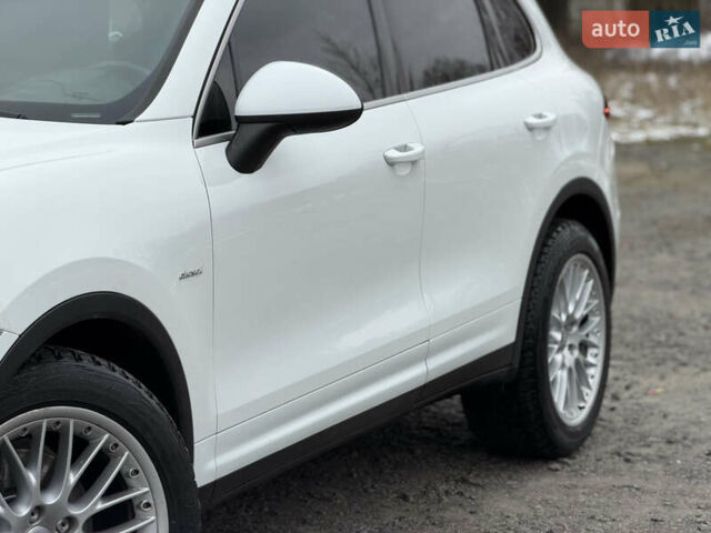 Белый Порше Каен, объемом двигателя 3 л и пробегом 195 тыс. км за 28700 $, фото 41 на Automoto.ua