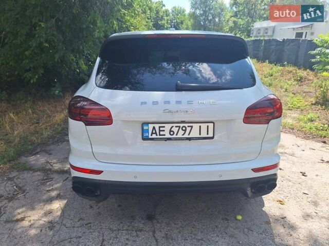 Белый Порше Каен, объемом двигателя 3.6 л и пробегом 150 тыс. км за 25500 $, фото 2 на Automoto.ua