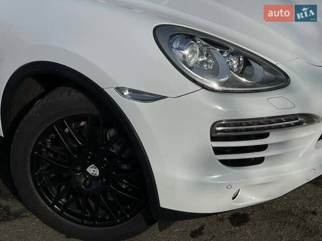 Белый Порше Каен, объемом двигателя 3 л и пробегом 150 тыс. км за 21999 $, фото 12 на Automoto.ua