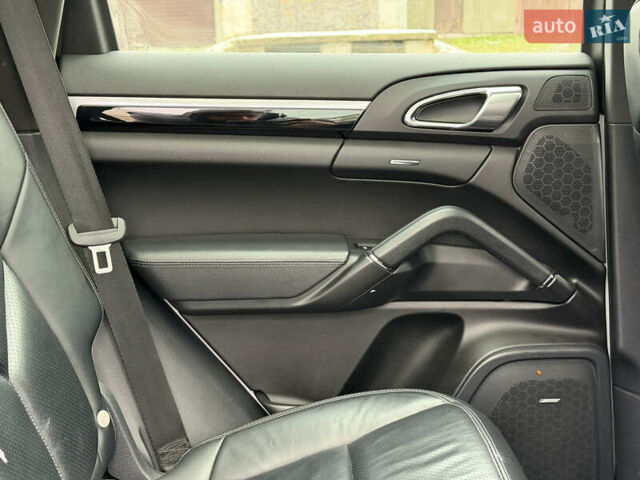 Белый Порше Каен, объемом двигателя 3 л и пробегом 195 тыс. км за 28700 $, фото 29 на Automoto.ua