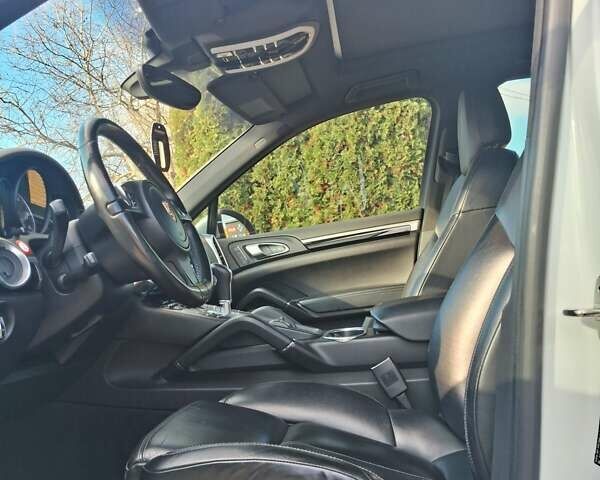 Белый Порше Каен, объемом двигателя 2.97 л и пробегом 194 тыс. км за 31700 $, фото 33 на Automoto.ua