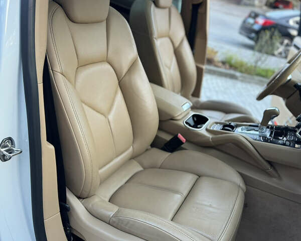 Белый Порше Каен, объемом двигателя 3.6 л и пробегом 190 тыс. км за 23500 $, фото 39 на Automoto.ua